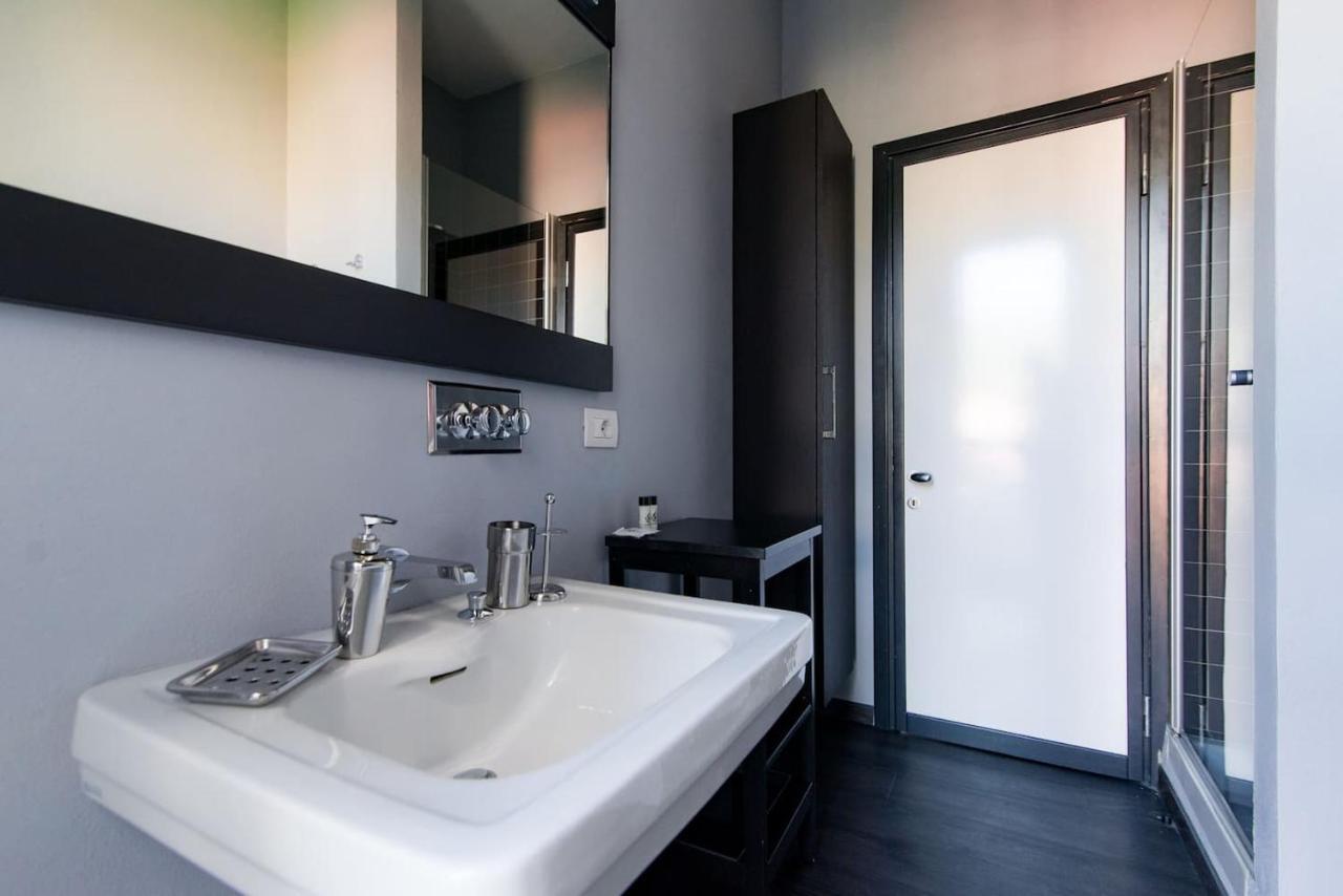 Via Mentana 32 - The House Of Travelers Apartment Como Exterior photo